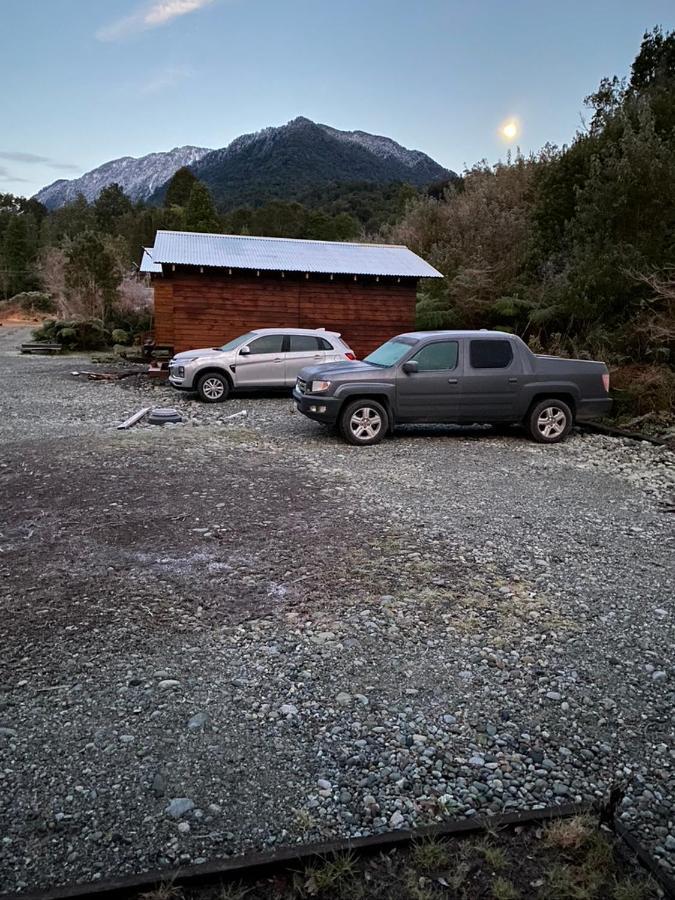 Cabanas & Tinajas Entre Volcanes Hornopiren Exteriör bild