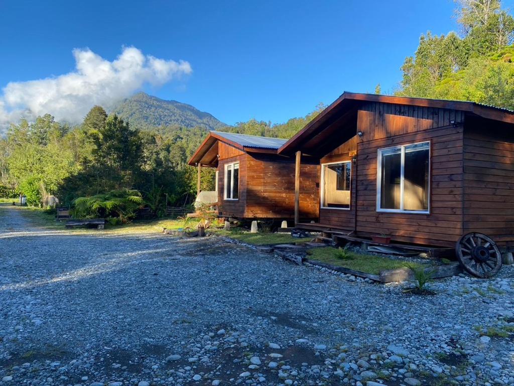 Cabanas & Tinajas Entre Volcanes Hornopiren Exteriör bild