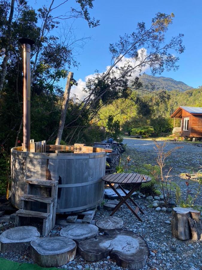 Cabanas & Tinajas Entre Volcanes Hornopiren Exteriör bild