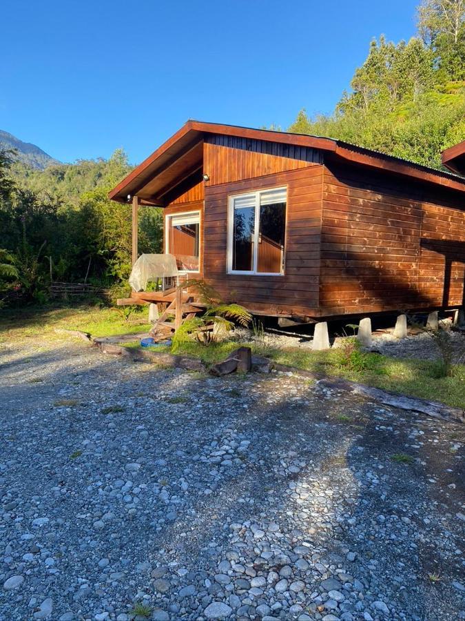 Cabanas & Tinajas Entre Volcanes Hornopiren Exteriör bild